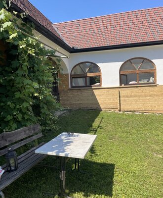 Aussenansicht mit Platzerl zum genießen 