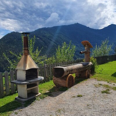 Grillbereich mit Trinkwasserbrunnen