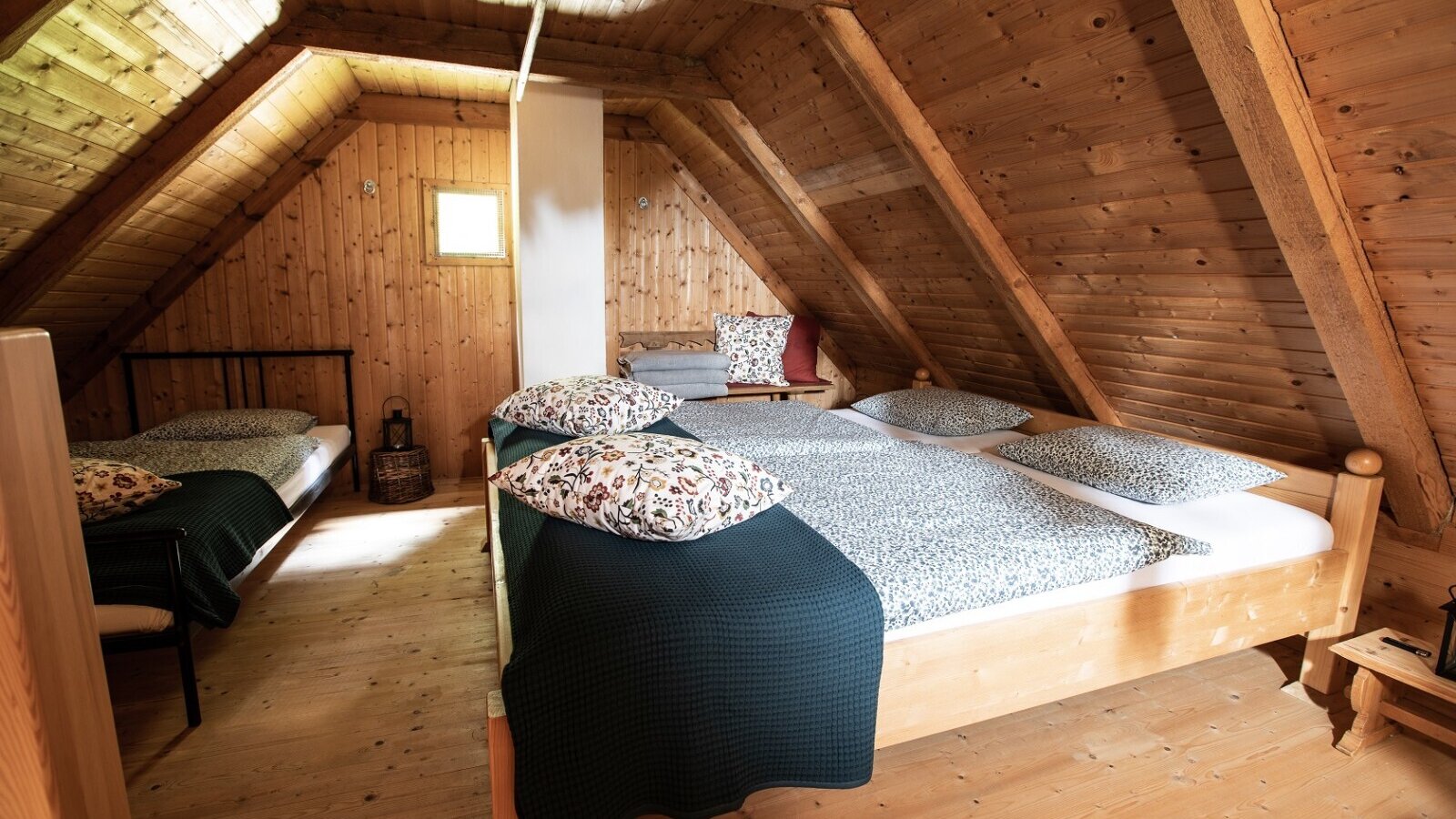 Das gemütliche Zimmer im Dachgeschoß der Hütte