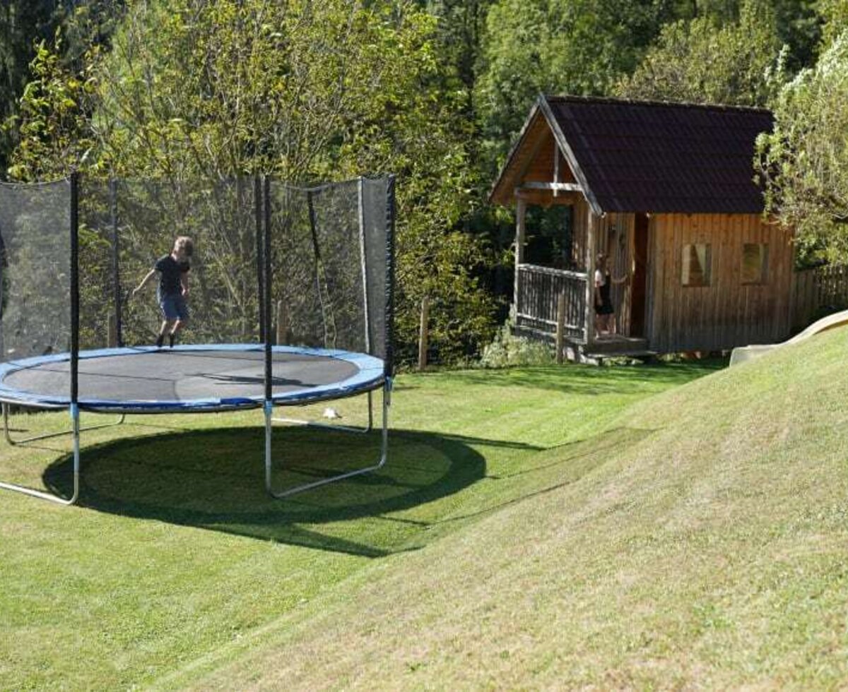 Trampolin am Spielplatz