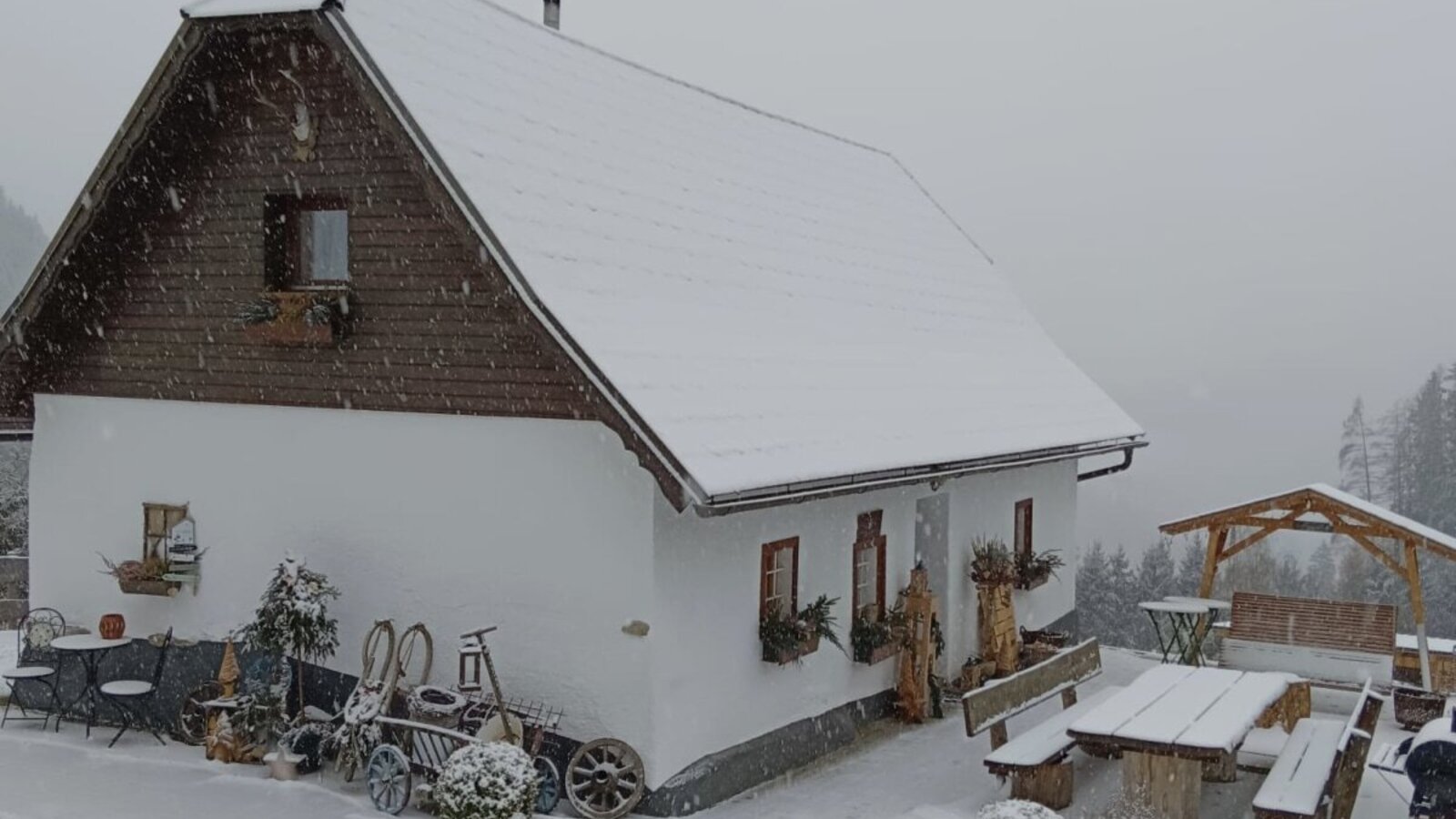 Hütte im Winter 