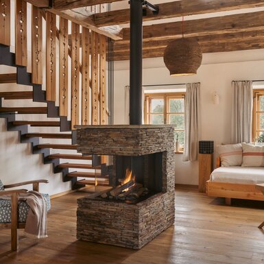 Franzl Wohnzimmer mit Kamin