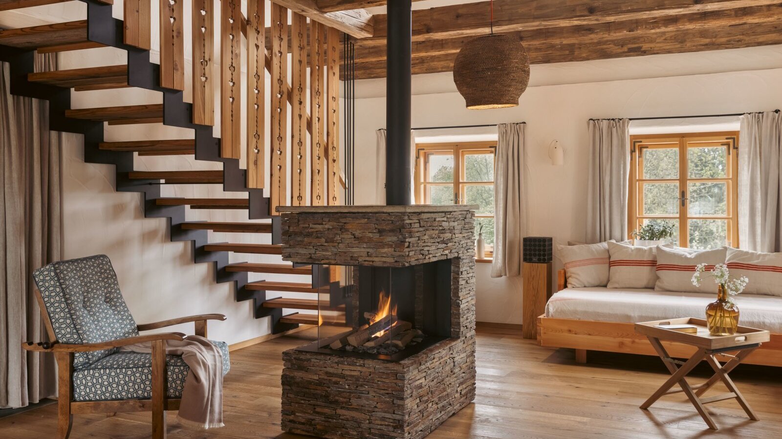 Franzl Wohnzimmer mit Kamin
