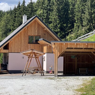 weiterer Terrassenbereich hinterm Haus