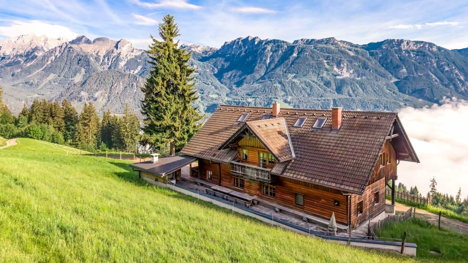 Scharlinger Alm am Hauser Kaibling – gemütliche Almhütte mit Bergblick in der Region Schladming-Dachstein. © Elisabeth Fröhlich