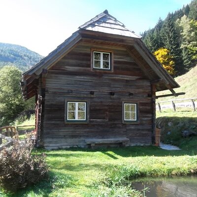 Teichhütte mitten in der Natur