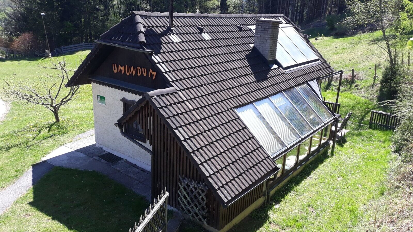 Die Westseite mit Wintergarten