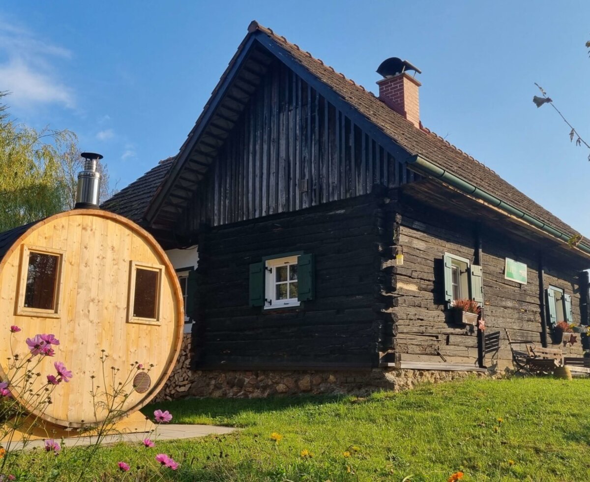 Spätherbst im Waldhäuschen...jetzt ab in die Sauna