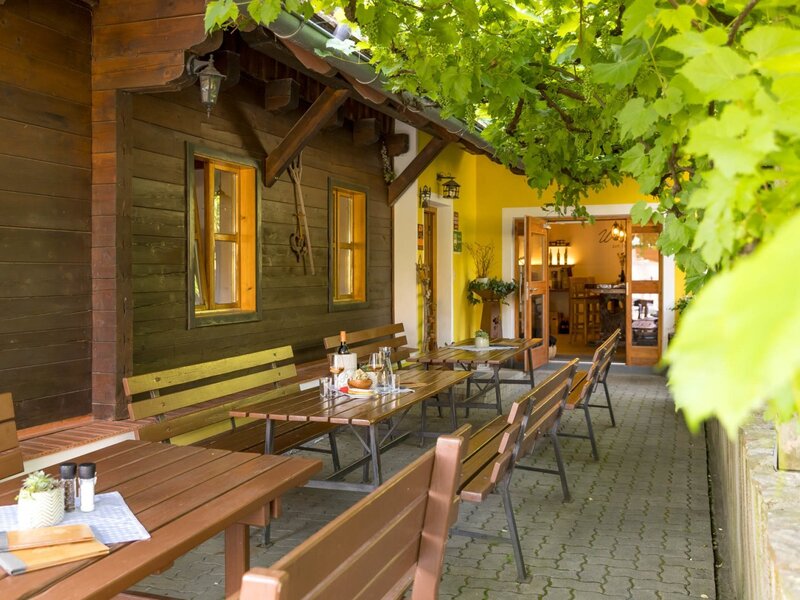 Schattige Weinlaube vom Weingut & Buschenschank Pölzl