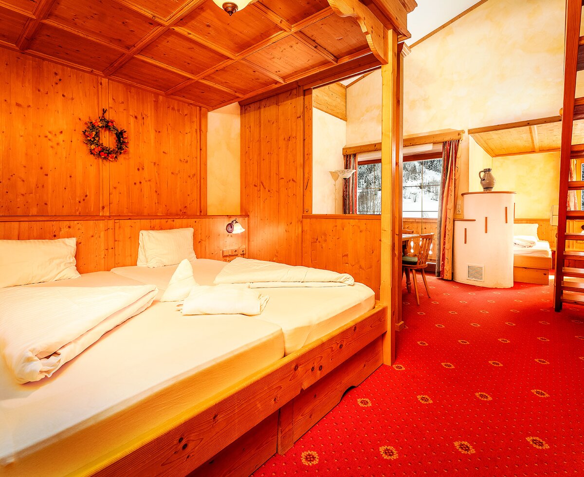 Komfortable Suite Rosengarten im Haus Bergheimat mit einladendem Ambiente zum Wohlfühlen.