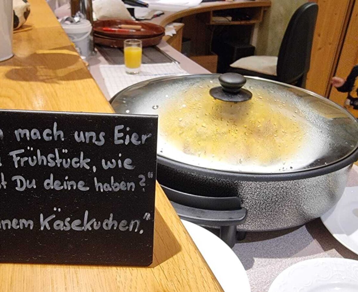 Unser frisches Rührei wird warm serviert und gehört zu einem gelungenen Frühstück einfach dazu.