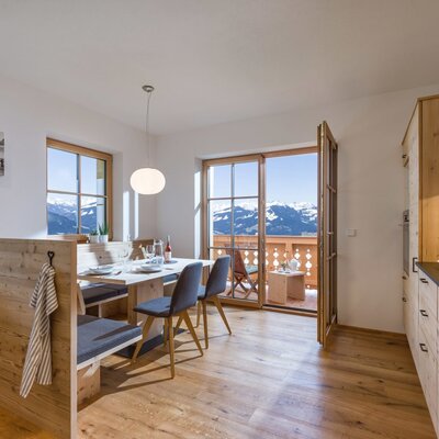 Küche im Appartement Morgenstund mit Zugang zum Balkon