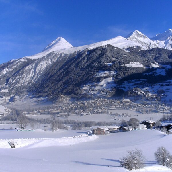 Blick vom Haus auf die wunderschöne Winterlandschaft