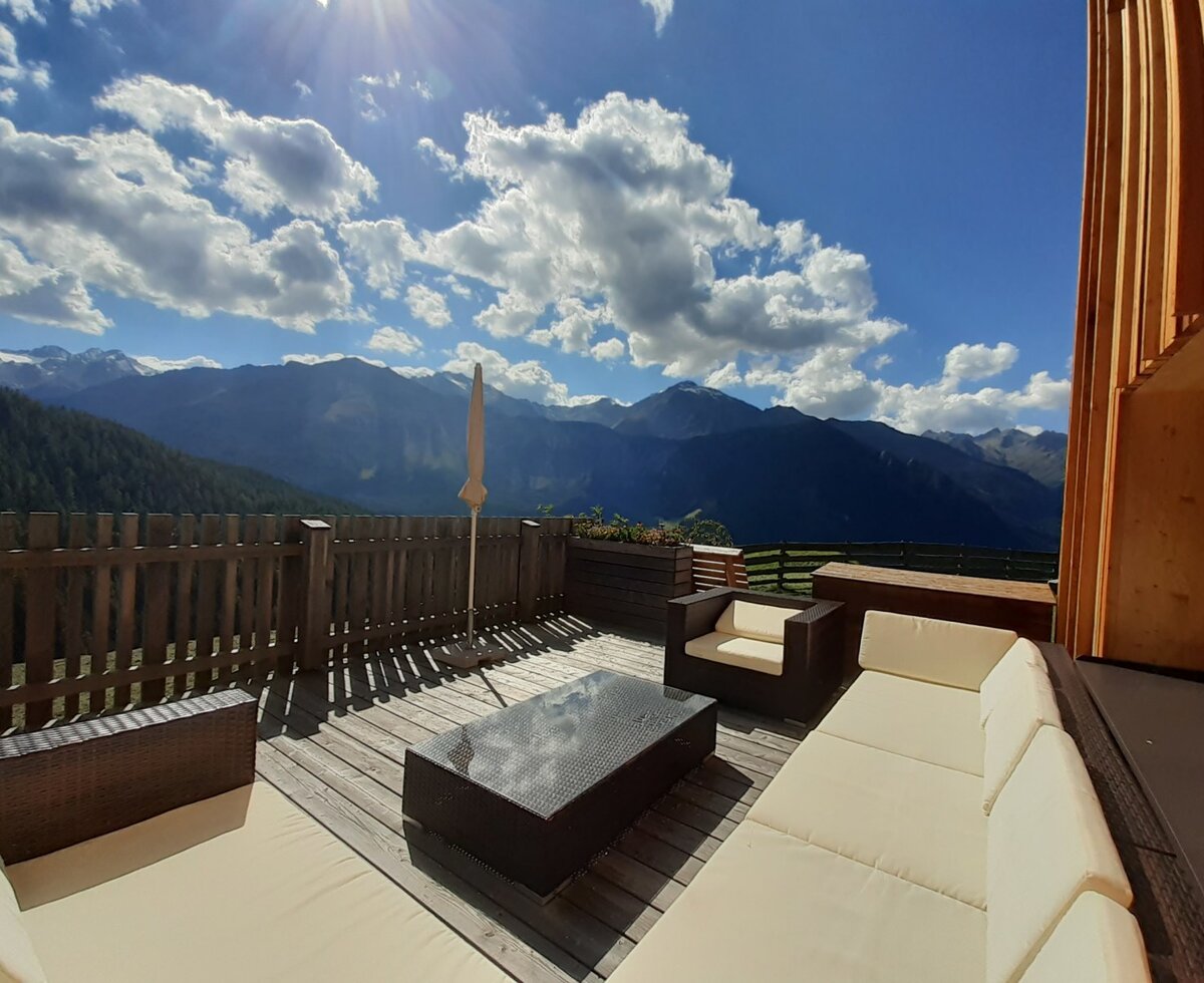 Sonnenterrasse_Bio__Reiterhof_der_Veitenhof_Ötztal_Sommerurlaub_Familie