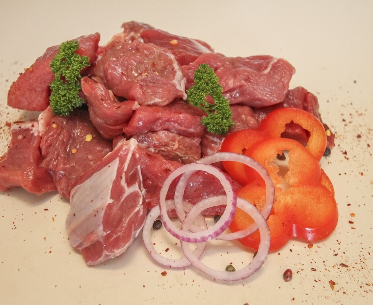 zartes Gulasch vom Jahrling