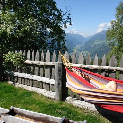 chillen in der Hängematte am Biohof Inntalblick