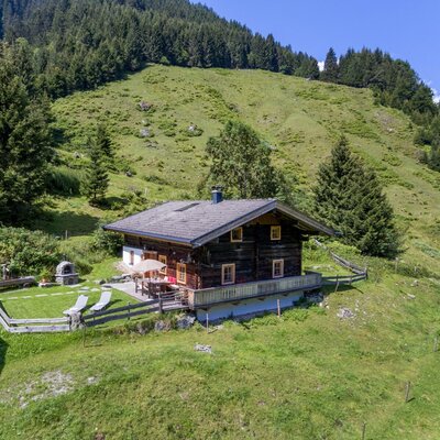 Aussen mit Terrasse