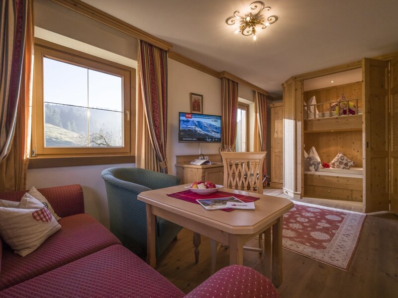 Suite Kalkstein-Wohnraum mit Kinderkoje