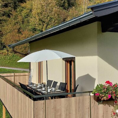 Die neue Terrasse bietet wunderbar Platz für gemeinsames Genießen.