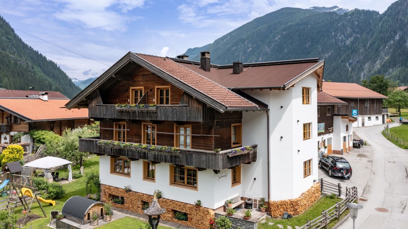 Unser Hof mit Garten