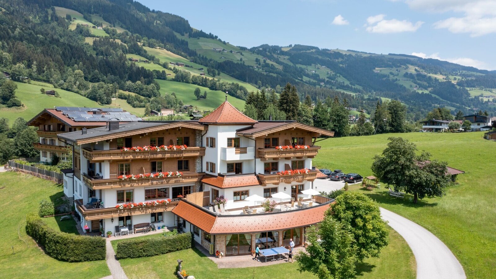 Haflingerhof Außenansicht Sommer