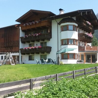 Jedelerhof mit Spielplatz
