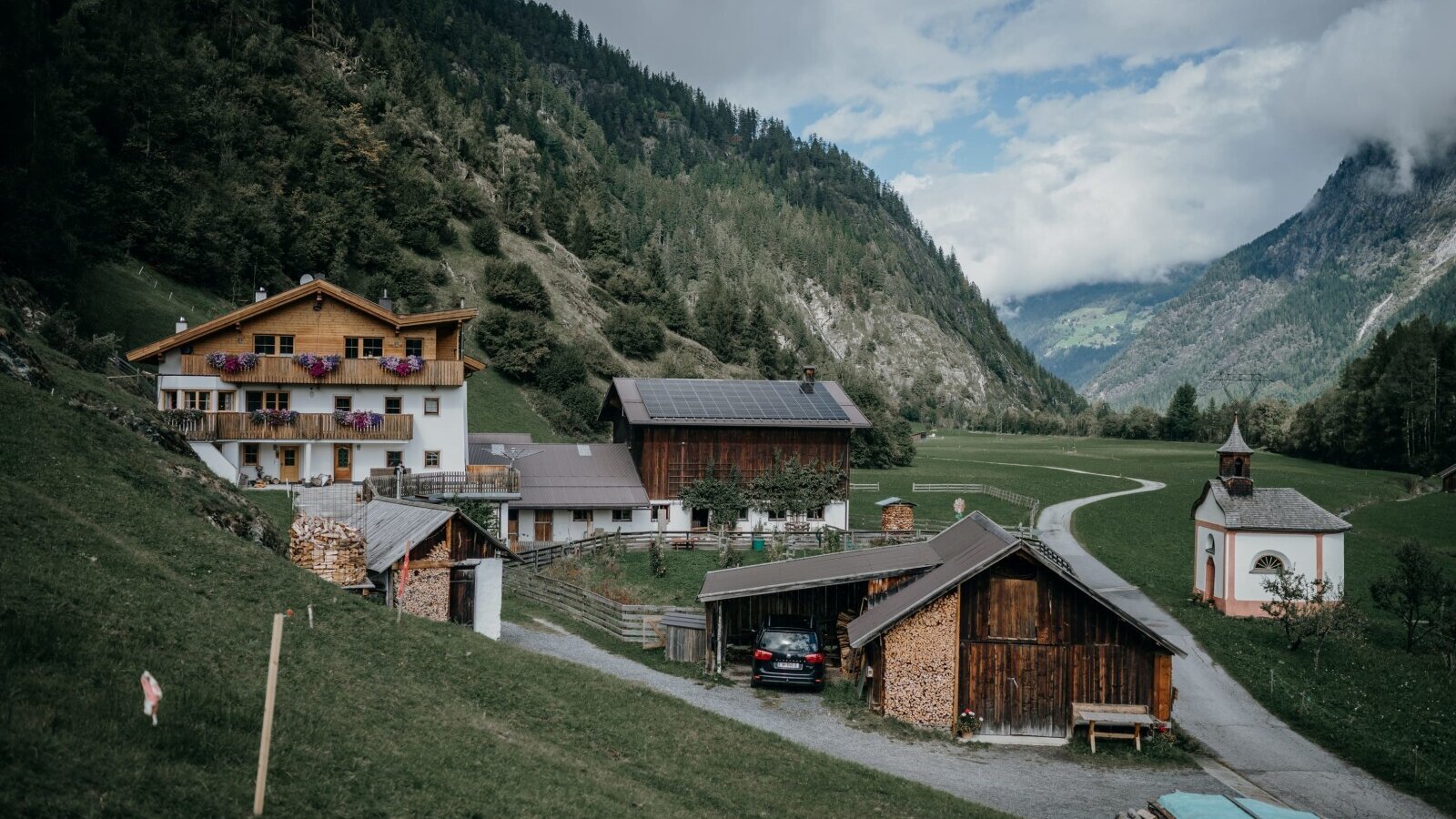 Hofansicht im Herbst