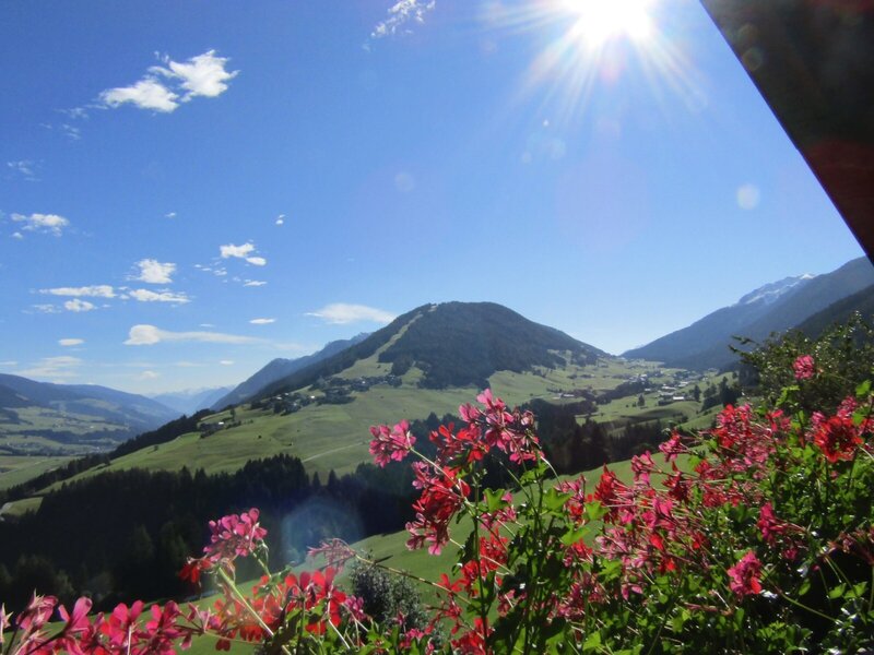 Blick ins Tal vom Balkon aus