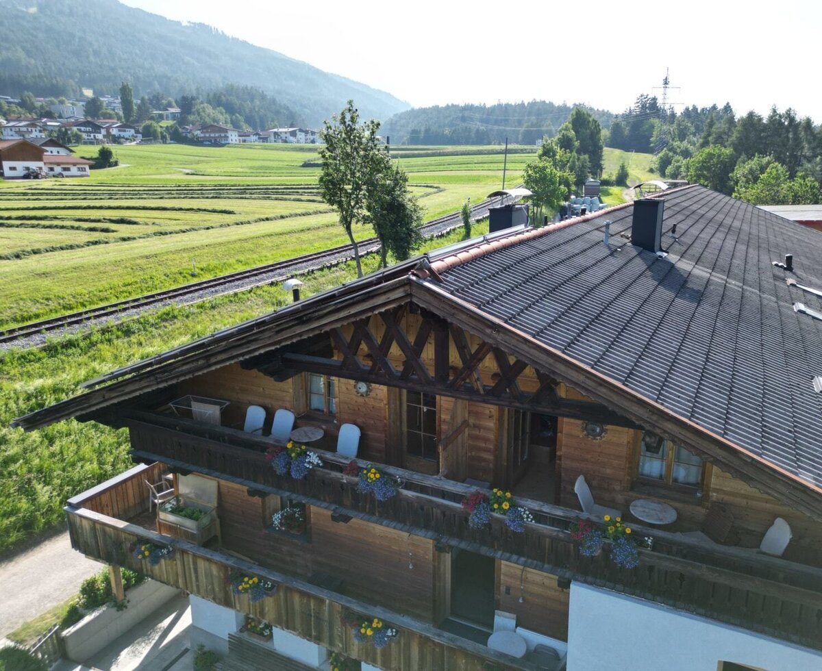 Unsere Ferienwohnungen befinden sich im 2. Stock unseres Bauernhauses mit wunderschönem Aussichtsbalkon.