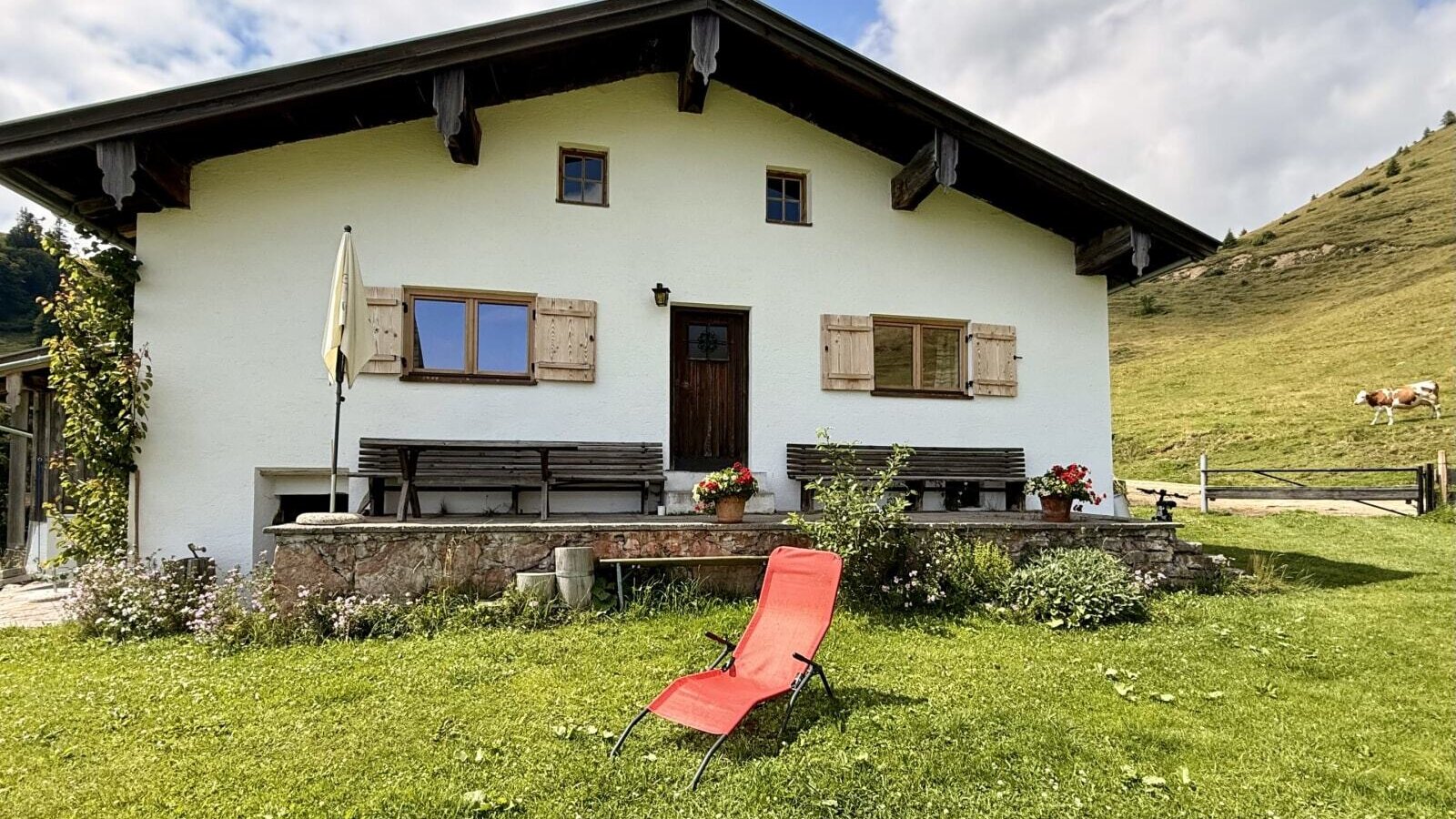 Außenansicht Almhütte