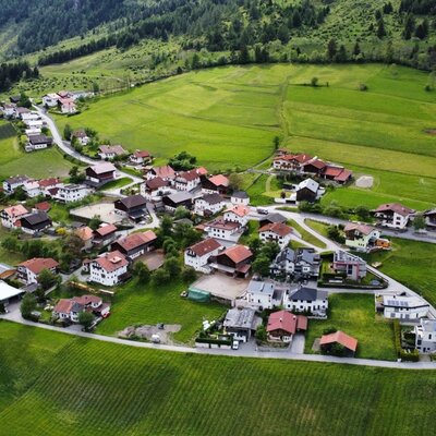 Unser kleiner Weiler Brikach im Frühling