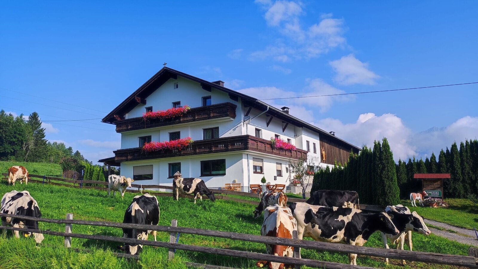 Außenansicht Stillerhof straßenseitig