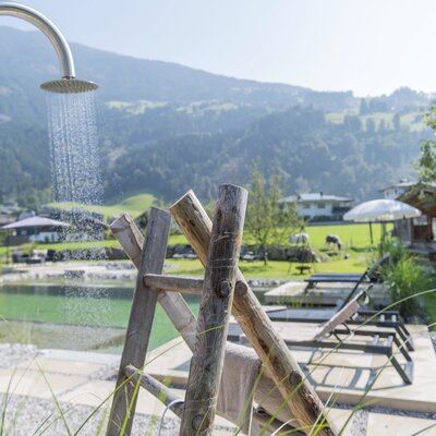 Schwimmteich im Garten