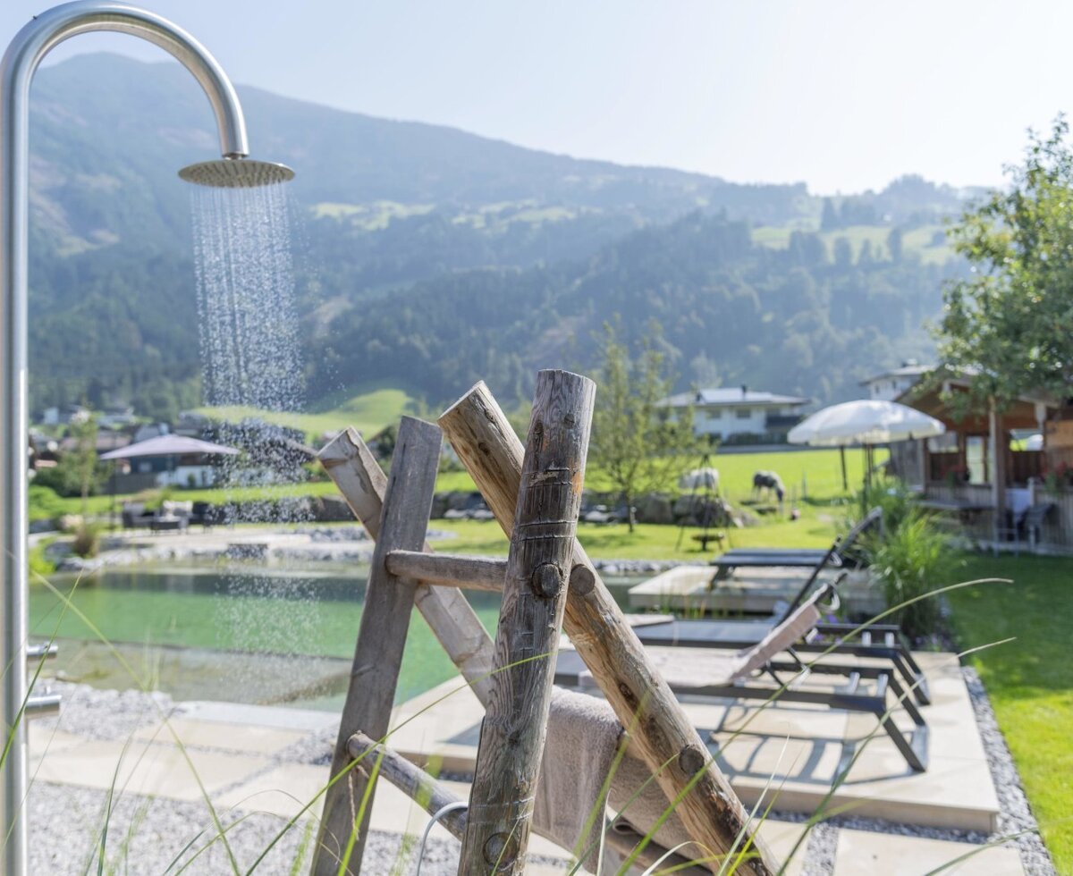 Schwimmteich im Garten