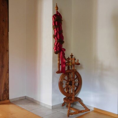 Knusperhüsle Innenansicht Spinnrad