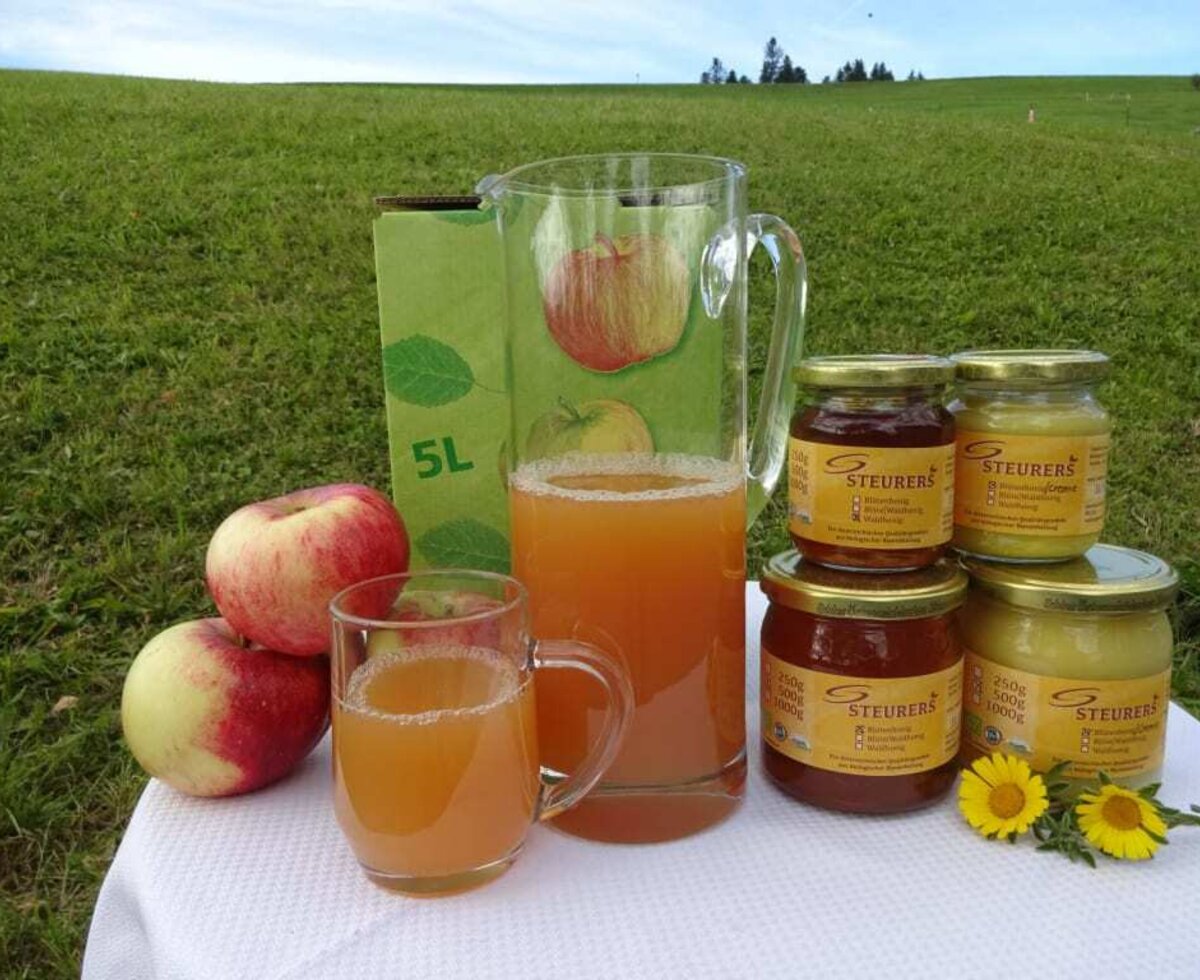 Apfelsaft und Honig erhalten unsere Gäste direkt am Hof