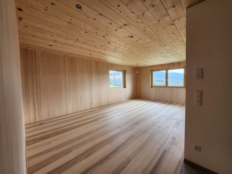 Sehr heller Wohn- und Essbereich