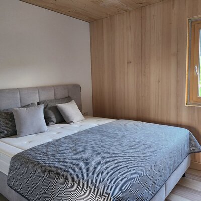 Ein einladendes Schlafzimmer in Ferigstellung