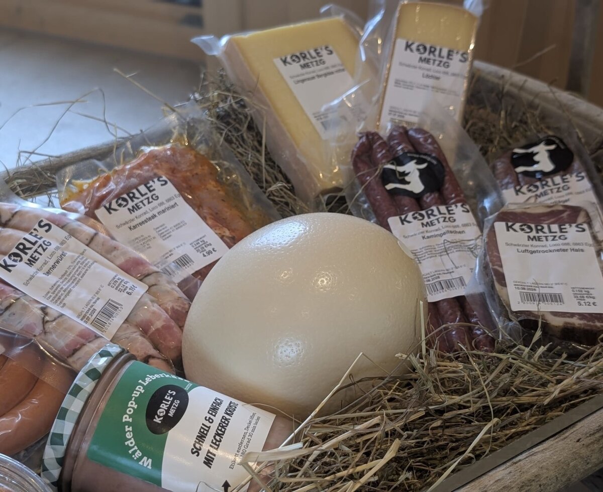 Hausgemache Wurst- und Fleischwaren, Käse, Hühnereier und Straußeneier und vieles mehr in unserem Hofladen