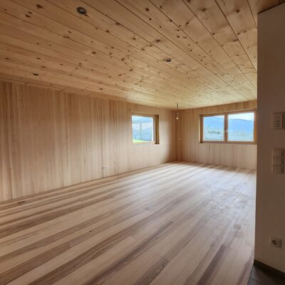 Sehr heller Wohn- und Essbereich