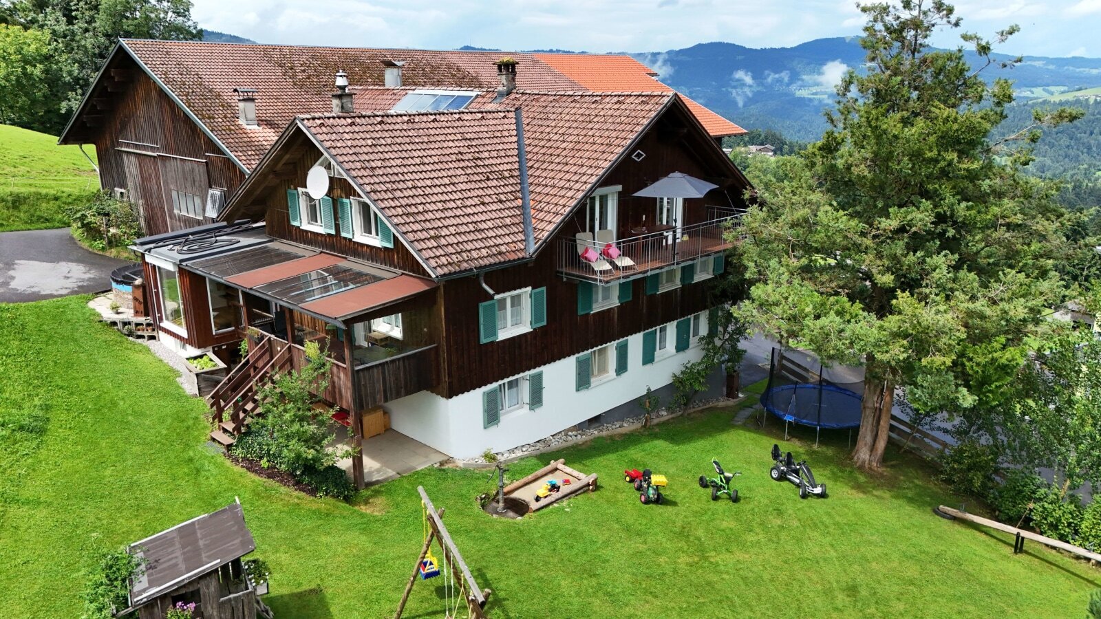 Familienbauernhof Bereuter. Apartment mit Panoramablick und großem Balkon zu vermieten. Freie Zimmer in Alberschwende. Urlaub im Bregenzerwald