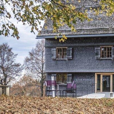 Die Bücherei im alten Pfarrhof ist sowohl sehenswert, als auch lesenswert.