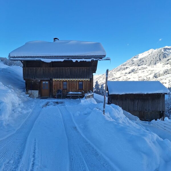 Knusperhüsle Außenansicht Winter Zufahrt